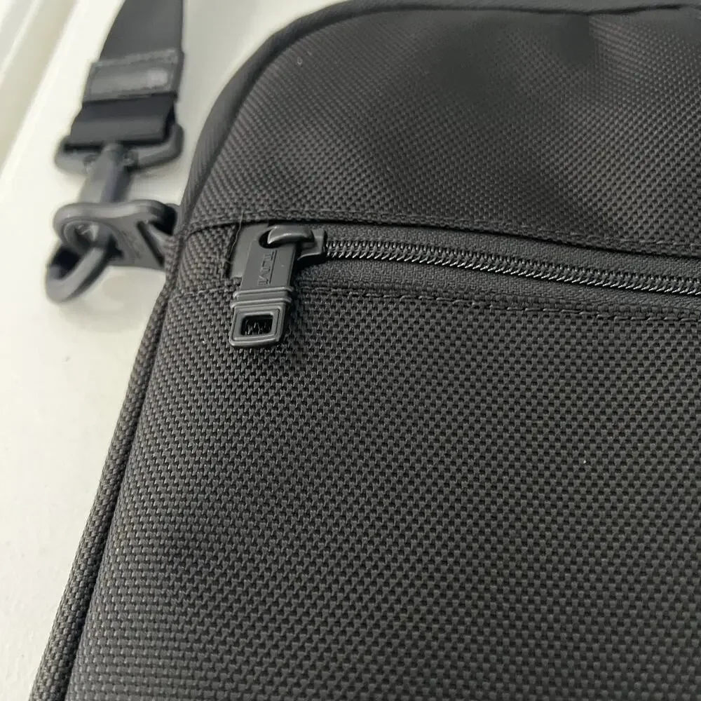 New Tumi Black Nylon Laptop Briefcase Messenger Bag Adjustable Strap